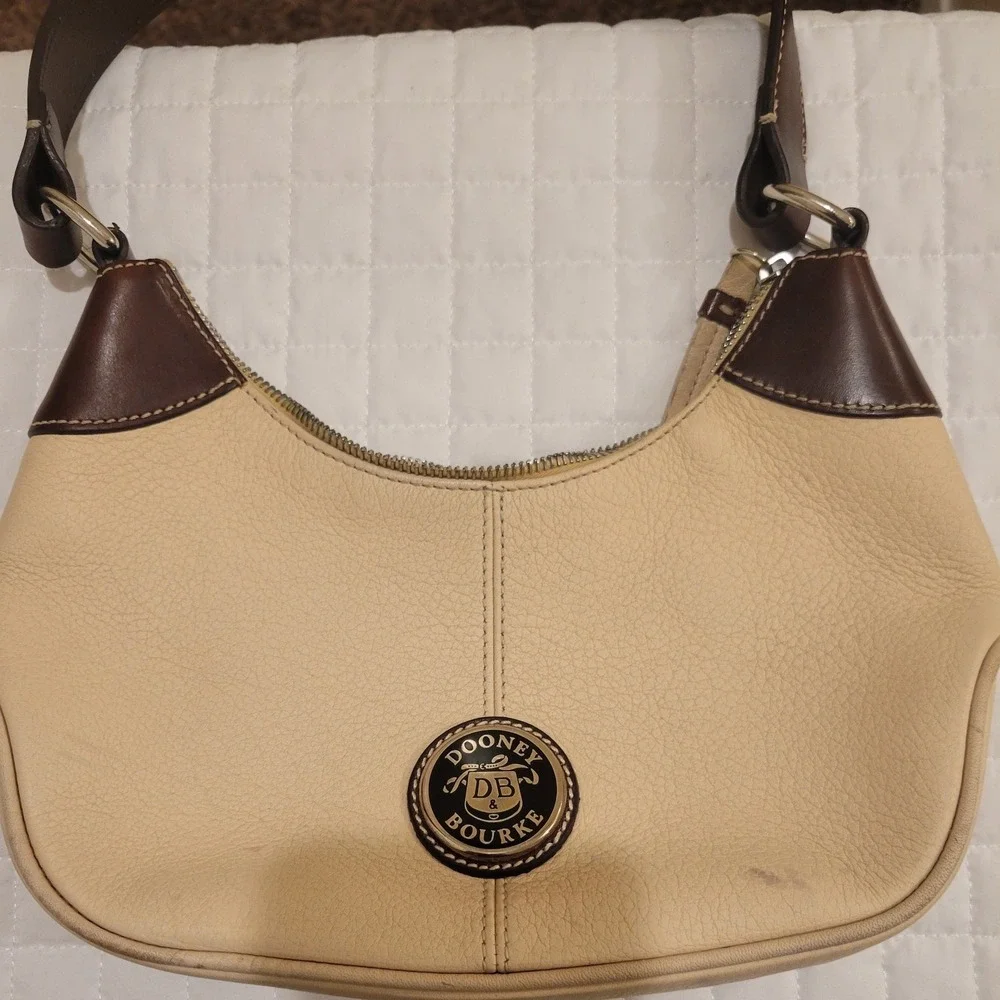 VTG Dooney & Bourke All Weather Pebbled Leather Cream Brown Hobo Shoulder Bag